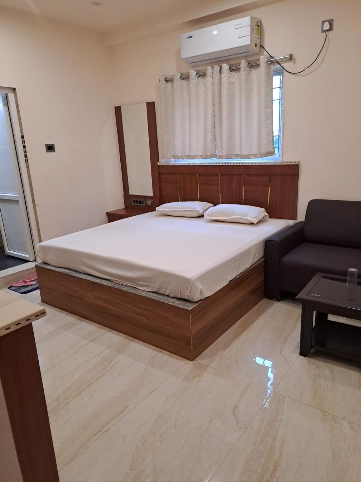 Hotel Vivek Patna  Buitenkant foto